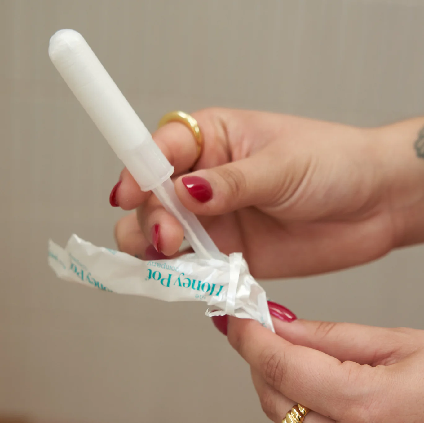 Super 100% Organically Grown Cotton BPA Free Plastic Applicator Tampons - Image 3